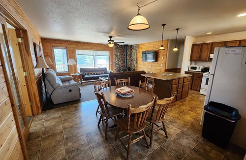 Hayward Casa | Sunset On The Bay 3 Bedroom Hotel Room by RedAwning