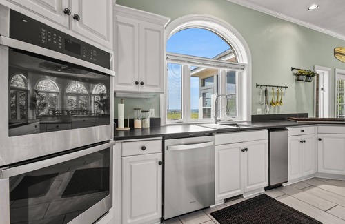 Cape Charles Casa | Sunset on the Rocks - Luxurious beachfront comfort!