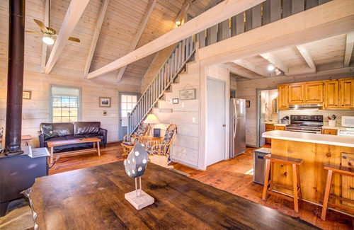 Helen Cabina | Sunset Overlook - Pet Friendly, Family Cabin Gorgeous Mtn and Sunset Views