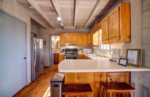 Helen Cabina | Sunset Overlook - Pet Friendly, Family Cabin Gorgeous Mtn and Sunset Views