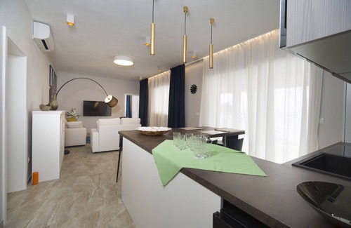 Loviste Villa | Sunset Paradise, getaway villa in private oasis