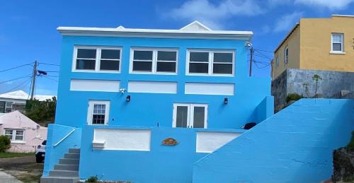Crawl Hill Apartamento | Sunset Paradise Oceanview 1-Bedroom Holiday Home Walking Distance to Beaches & Railway Trail