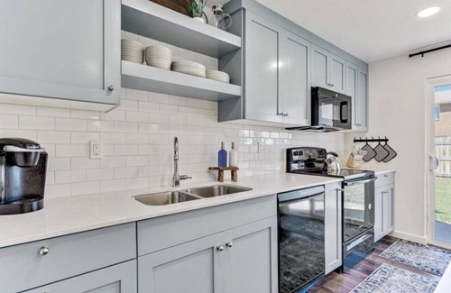 Orem Casa | Sunset Paradise Retreat | 2 Hot Tubs | 2 Houses