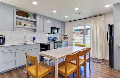 Orem Casa | Sunset Paradise Retreat | 2 Hot Tubs | 2 Houses