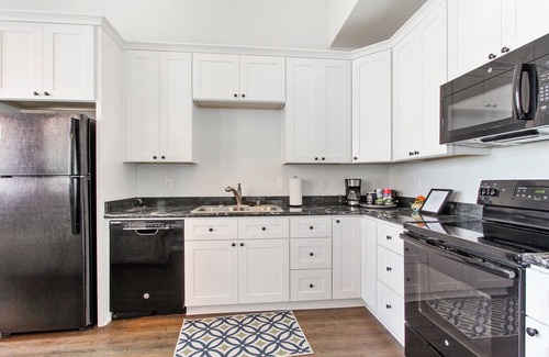 Algiers Point Condominio | Sunset Point, sereno y privado condominio de un dormitorio