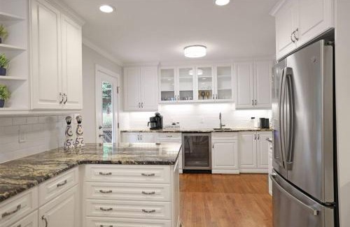North Garrett Road Casa | Sunset Point Pool House Close to Duke University