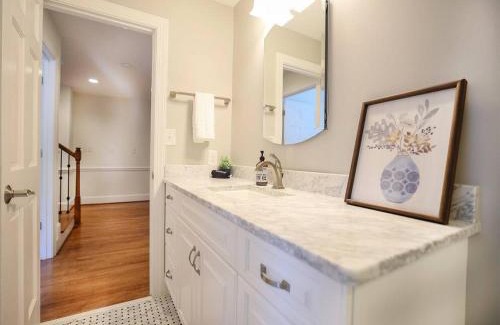 North Garrett Road Casa | Sunset Point Pool House Close to Duke University