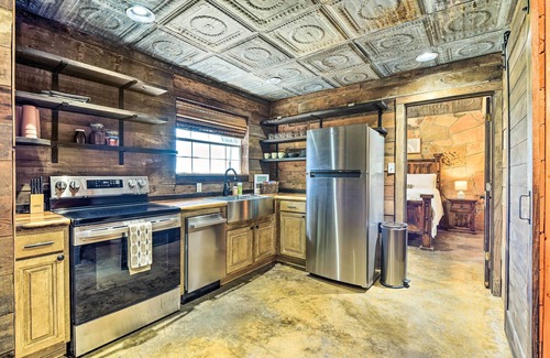 Sunset Cabaña | Sunset Ranch w/ Pool & Hot Tub on 29 Acres!