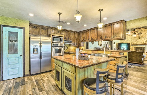 Sunset Cabaña | Sunset Ranch w/ Pool & Hot Tub on 29 Acres!