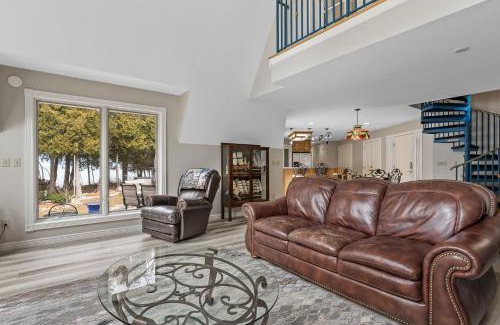 Sturgeon Bay Casa | Sunset Retreat by Simple Life Rentals