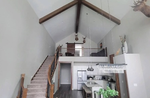 Butte Des Morts Casa | Sunset Retreat EAA home