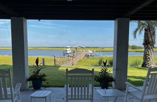 Charleston County Casa | Sunset Retreat on water 2min walk to beach!