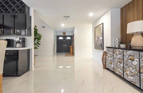Sunset Casa | Sunset Retreat - Spacious 5-bedroom house with POOL in awesome Miami