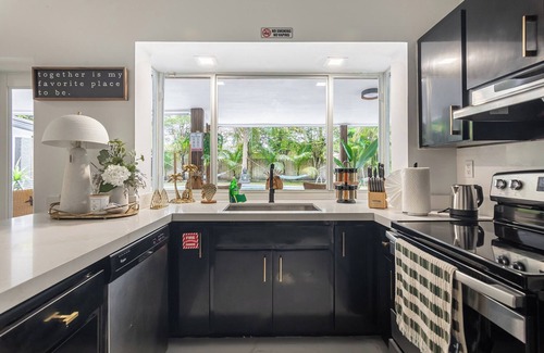 Sunset Casa | Sunset Retreat - Spacious 5-bedroom house with POOL in awesome Miami