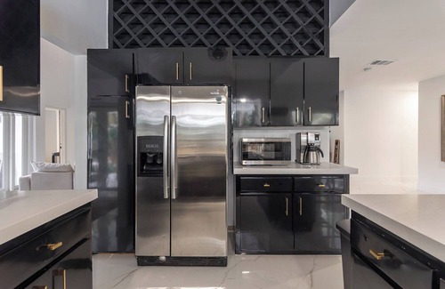Sunset Casa | Sunset Retreat - Spacious 5-bedroom house with POOL in awesome Miami