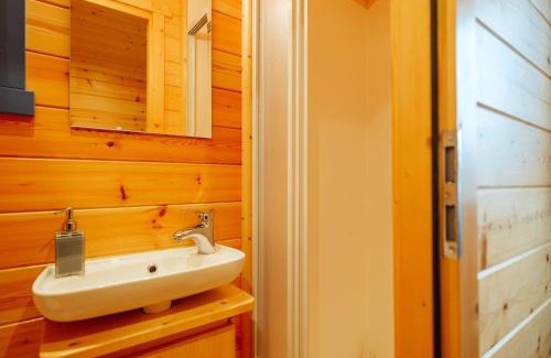 Ombersley Casa | Sunset Retreats The Anna Mae