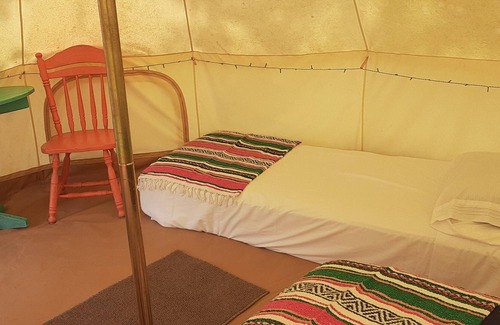 Spring Branch Alquiler De RV | Sunset Ridge Glamp Tent Queen Bed, 2 cots, AC and Electric