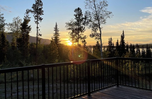 Clinton Cabina | Sunset Ridge on Big Bar Lake. Private, pet friendly 10 acre lakefront getaway!