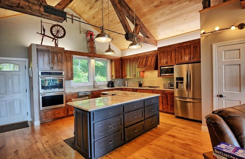West Jefferson Chalet De Esquí | Sunset Ridge-Open for Bookings! Hot Tub, Ping Pong, Fire Pit, Wi-Fi