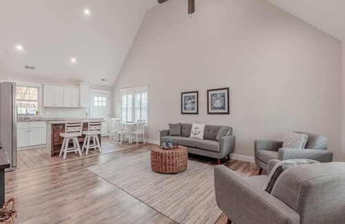 Villas Casa | Sunset Sands - Bayside Home in Villas.﻿ This cozy, modern bayside home in Villas, NJ is perfect for families and friends. Just 2½ blocks from the peaceful Delaware Bay beach.