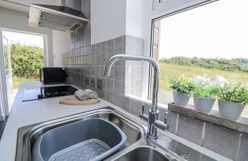 Saint John Cabaña | SUNSET SEA VIEW CHALET, pet friendly, with hot tub in Millbrook