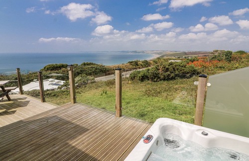Saint John Cabaña | SUNSET SEA VIEW CHALET, pet friendly, with hot tub in Millbrook