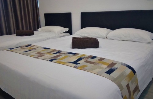 Kampung Sembulan Baru Condominio | Sunset Sea View Vacation Condos & Infinity Pool