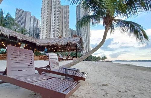 Central District Apartamento | Sunset Seaside Retreat@13pax - Direct Beach Access