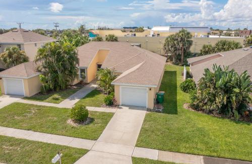 Indialantic Casa | Sunset Serenity - 3BR Beach Townhome with outdoor patio - NEW HOT TUB, Steps to Ocean Fun!