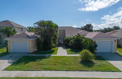 Indialantic Casa | Sunset Serenity - 3BR Beach Townhome with outdoor patio - NEW HOT TUB, Steps to Ocean Fun!