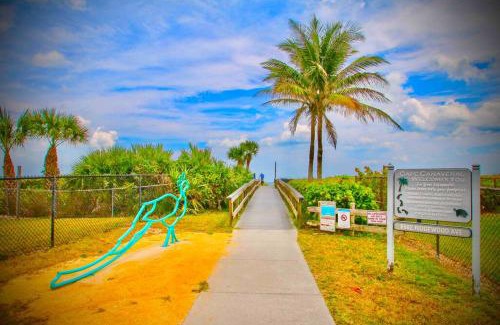 Port Canaveral Casa | Sunset Serenity-Remodeled 4BR Beach House with Oceanview