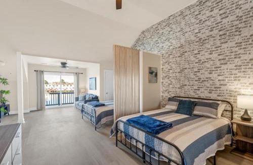 North Charleston Casa | Sunset Serenity!-Tropical Waterfront Oasis-Huge Private Patio-10Min to KingSt & Beaches