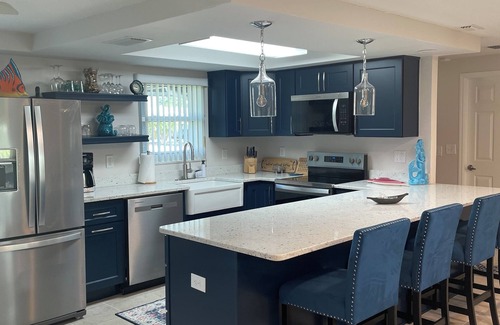 Gulf Harbors Casa | Sunset Serenity Retreat: Coastal Elegance with Poolside Bliss