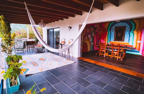 Hart Bay Casa | Sunset Shanti - artist's oasis with sunset view