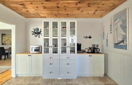 Ragged Island Casa | Sunset Shore House. Beautiful sunsets 4.8 km from Shelburn's historic waterfront