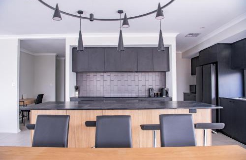 Busselton Casa | Sunset Shores 4BR Pool Retreat in Busselton