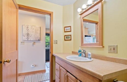 Baileys Harbor Casa | Sunset Shores - Lakeside Cabin #1 by Simple Life Rentals