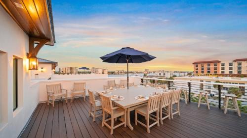 Bay Esplanade Casa | Sunset Sky