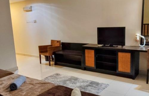 Endah Apartamento | sunset studio apartment At Goldcoast morib