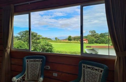 San Isidro Apartamento | Sunset Suite near Poas Volcano & SJO Airport