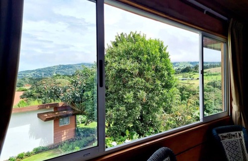 San Isidro Apartamento | Sunset Suite near Poas Volcano & SJO Airport