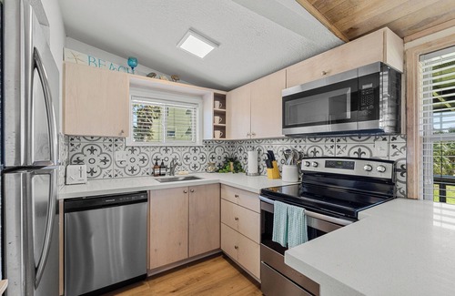 Pirates Beach Casa | Sunset Surf Lodge - Charming 2-bdrm house near fantastic Palm Beach, Galveston