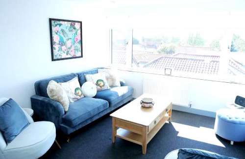 Holt Apartamento | Sunset View, 2 bedrooms in the heart of Holt with parking