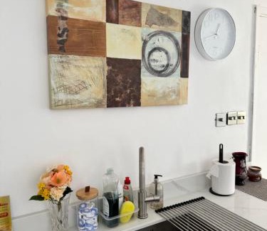West Norwood Apartamento | Sunset View 2BR Apartment - Beautiful London View & Free Parking