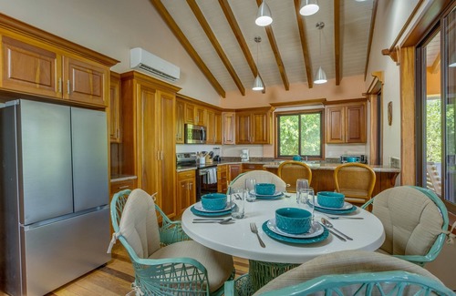 Plantation Villa | Sunset View-3BR Villa-Kayaks-Sleeps 9-Placencia