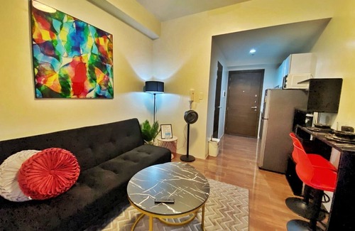 San Antonio Apartamento | Sunset View at Air Residences Makati
