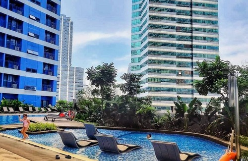 San Antonio Apartamento | Sunset View at Air Residences Makati