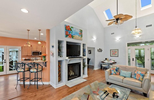 Ocean Springs Casa | Sunset View Beach House in Ocean Springs - Beachfront property