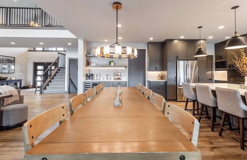 Cle Elum Casa | Sunset View Lodge, Modern Mountain Escape, Theater, Hot Tub in Suncadia