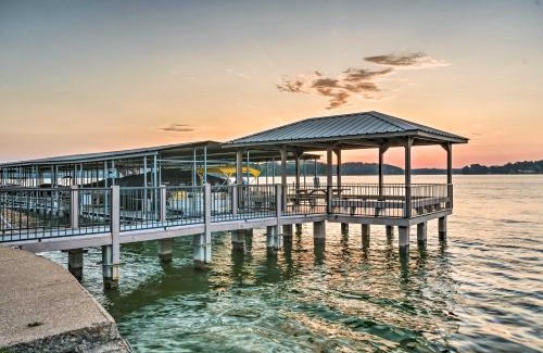 Lake Hamilton Apartamento | Sunset-View Resort Condo on Lake Hamilton!